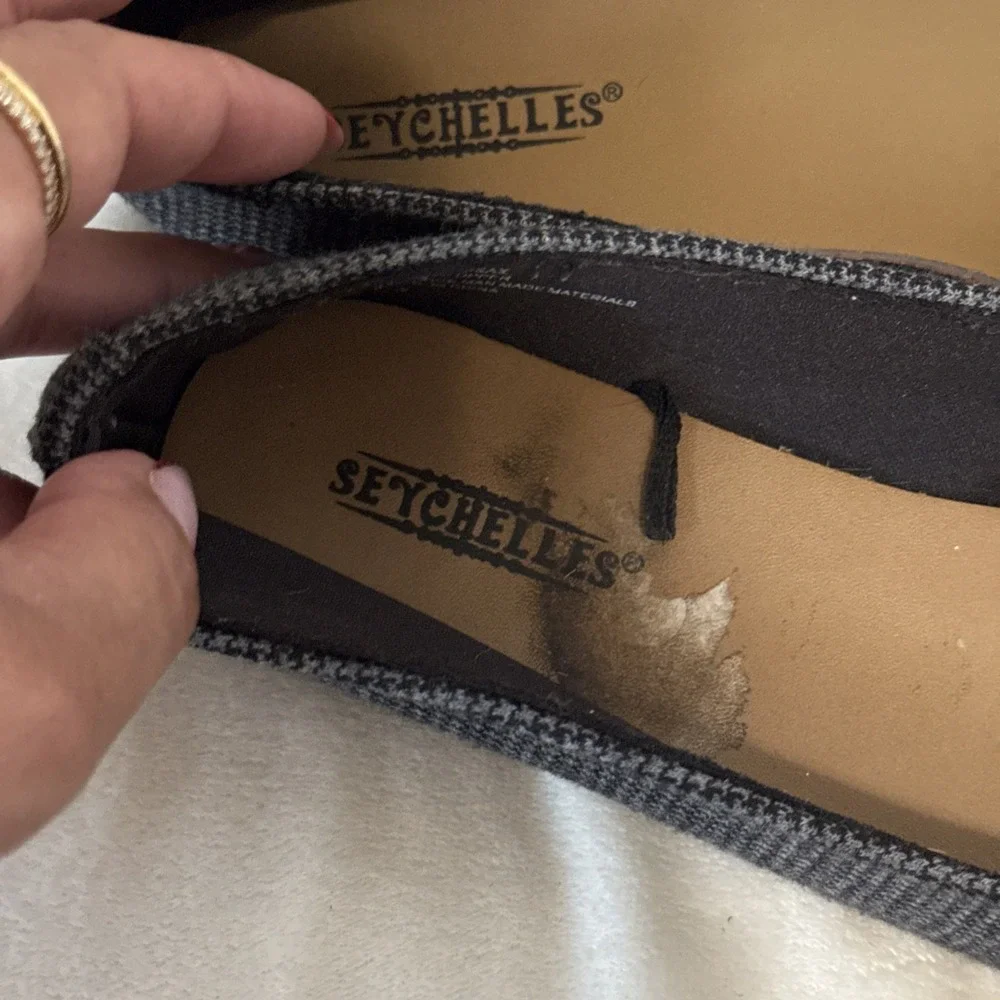 Seychelles pointed toe flats  Black &gray Sz 9